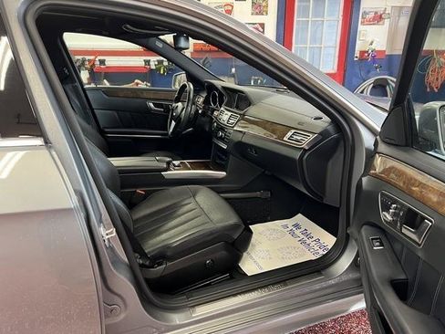 Used 2015 Mercedes-Benz E 400 4MATIC Sedan w/ Lighting Package image 10