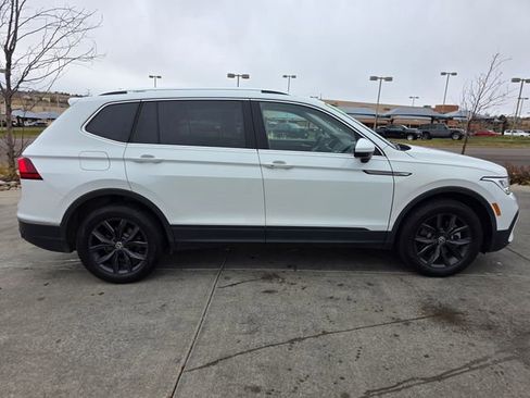 Used 2024 Volkswagen Tiguan SE image 9