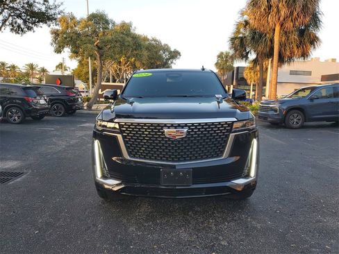 Used 2024 Cadillac Escalade ESV Luxury image 2