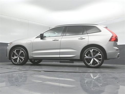 Used 2022 Volvo XC60 T8 R-Design w/ Advanced Package image 42