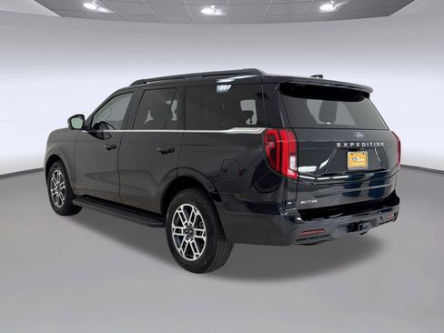 Certified 2025 Ford Expedition Active AWD/4WD image 3
