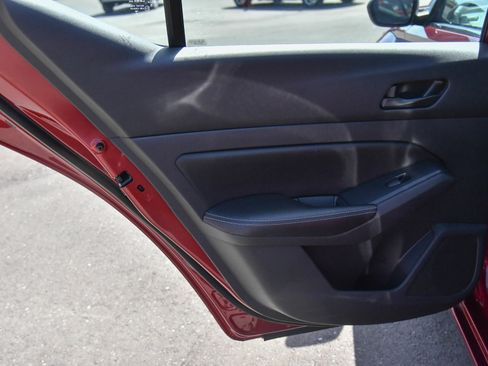 Used 2025 Nissan Altima 2.5 SV FWD image 31