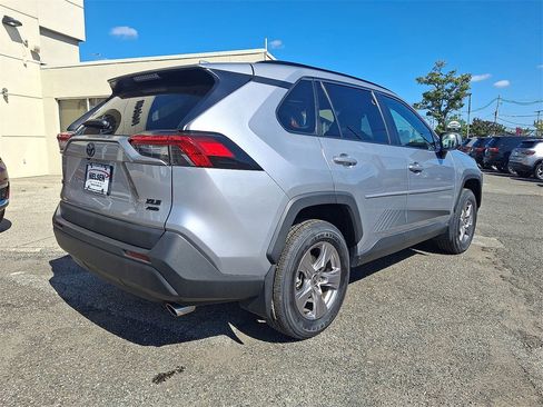 Used 2022 Toyota RAV4 XLE image 12