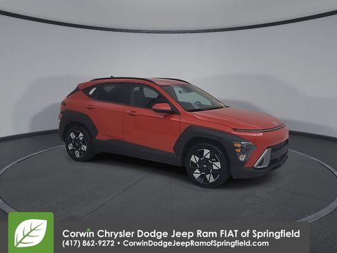 Used 2025 Hyundai Kona SEL FWD image 2