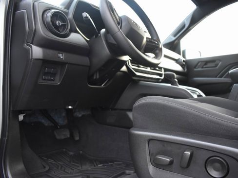 Used 2024 Chevrolet Colorado Trail Boss w/ Technology Package image 7