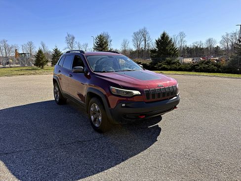 Used 2019 Jeep Cherokee Trailhawk w/ Cold Weather Group image 3
