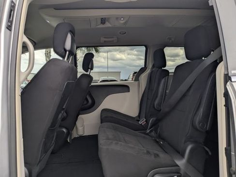 Used 2012 Chrysler Town & Country Touring FWD image 17