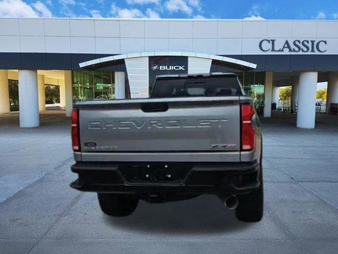 Used 2025 Chevrolet Silverado 2500 ZR2 AWD/4WD image 7