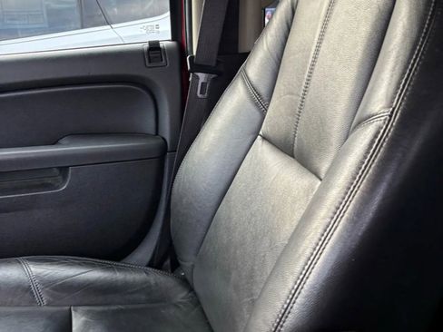 Used 2013 Chevrolet Suburban LT image 25