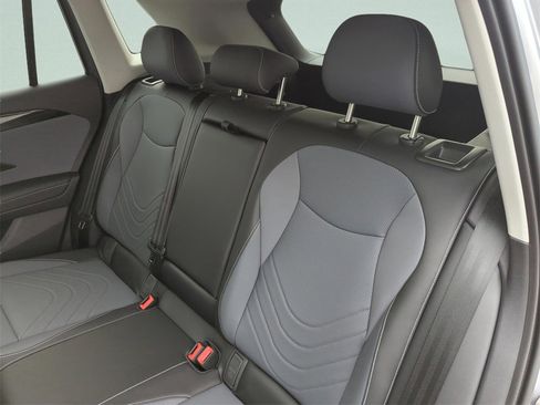 New 2026 Volkswagen Tiguan SE image 38