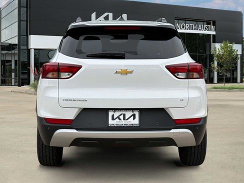 Used 2022 Chevrolet TrailBlazer LT w/ Convenience Package FWD image 9