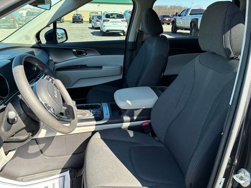 Used 2023 Kia Carnival LX FWD image 10