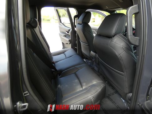 Used 2025 Toyota Tacoma TRD Sport AWD/4WD image 43