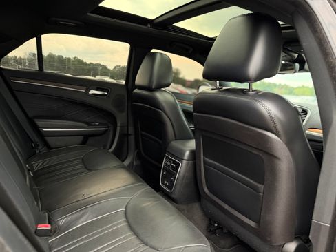 Used 2015 Chrysler 300 C Platinum w/ Harman/Kardon Audio Group RWD image 18