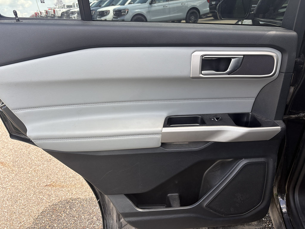 Used 2022 Ford Explorer XLT w/ Equipment Group 202A AWD/4WD image 17