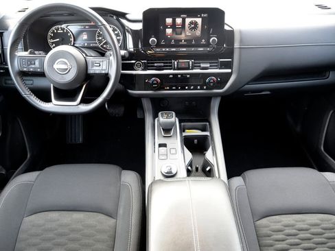 Used 2022 Nissan Pathfinder SV image 17