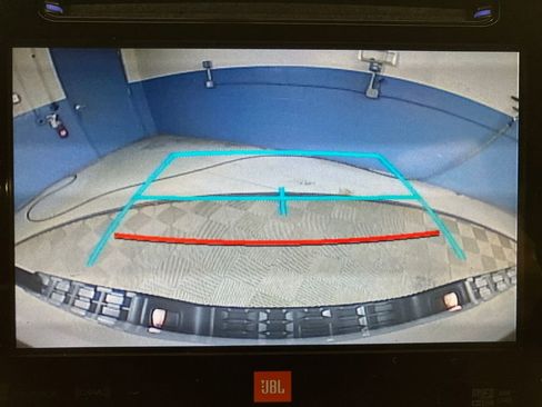 Used 2016 Toyota Tacoma Limited w/ Towing Package image 24