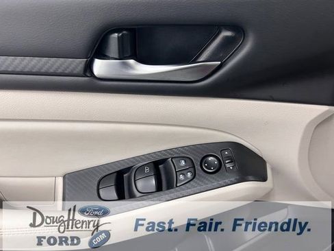 Used 2025 Nissan Altima 2.5 SV image 19