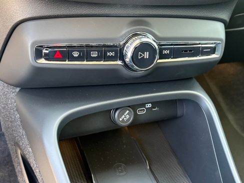New 2026 Volvo XC40 B5 Core w/ Climate Package AWD/4WD image 15