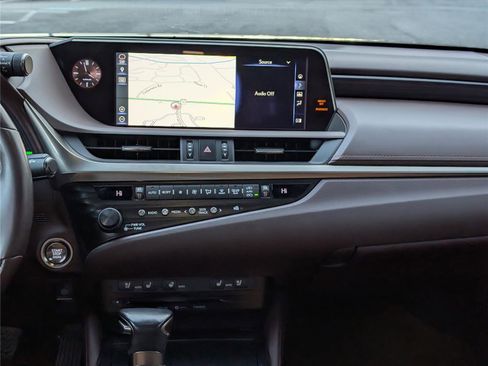 Used 2019 Lexus ES 350 image 17