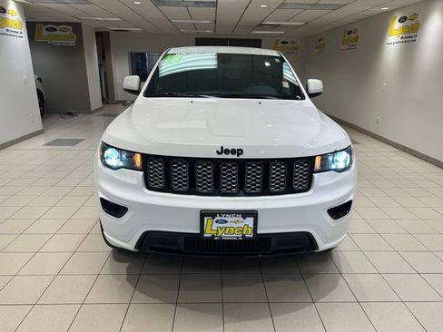 Used 2018 Jeep Grand Cherokee Altitude image 23