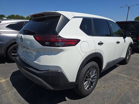 Used 2022 Nissan Rogue S FWD image 2