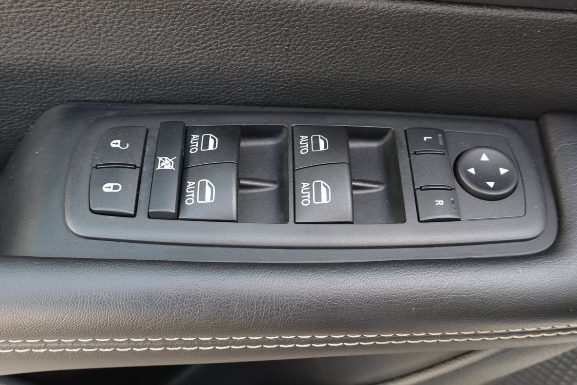 Used 2026 Chrysler Pacifica Select FWD image 14