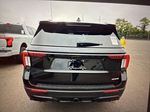 Used 2025 Ford Explorer ST-Line w/ Premium Package AWD/4WD image 12
