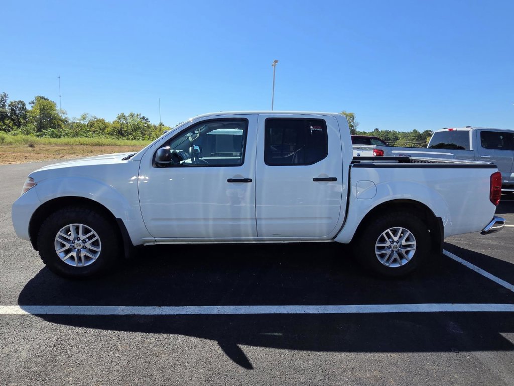 Used 2017 Nissan Frontier SV w/ SV Value Truck Package AWD/4WD image 4
