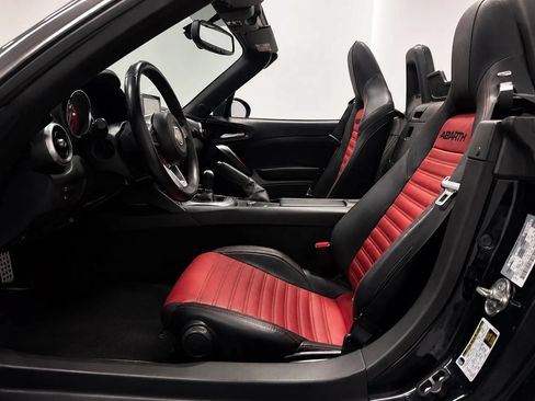 Used 2018 FIAT 124 Spider Abarth w/ Convenience Group RWD image 11
