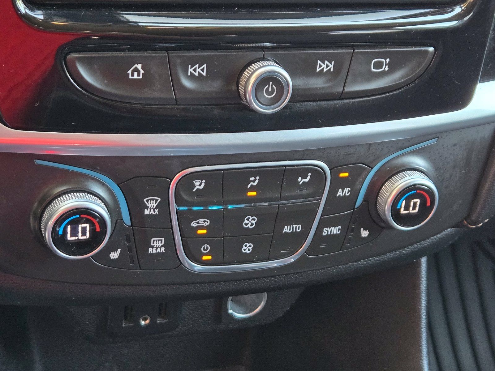 Used 2018 Chevrolet Traverse LT FWD image 17