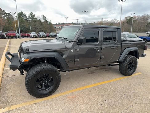 Used 2020 Jeep Gladiator Sport w/ Quick Order Package 24S image 5