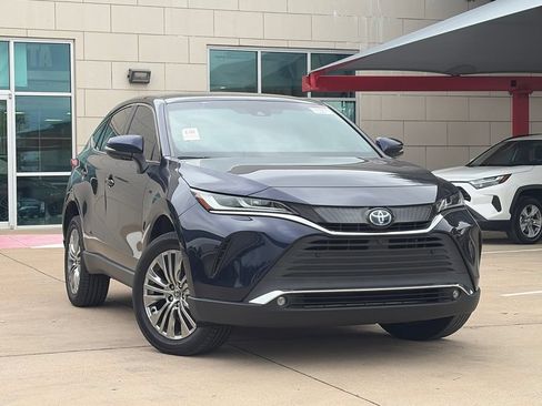 Used 2022 Toyota Venza Limited AWD/4WD image 2