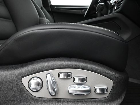 Certified 2026 Porsche Macan S image 15