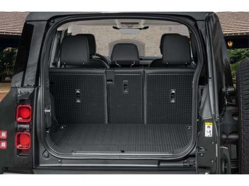 Used 2024 Land Rover Defender 110 X-Dynamic SE image 11