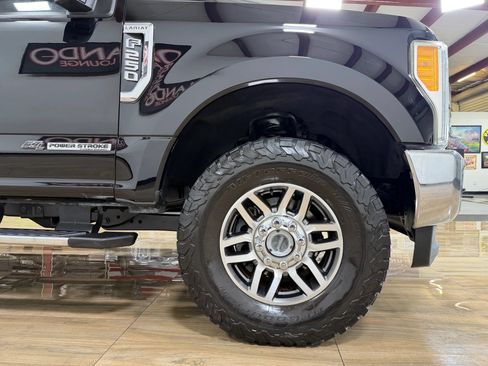 Used 2017 Ford F250 Lariat w/ Lariat Value Package AWD/4WD image 4
