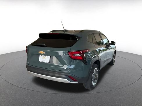 Used 2025 Chevrolet Trax LT w/ LT Convenience Package image 14