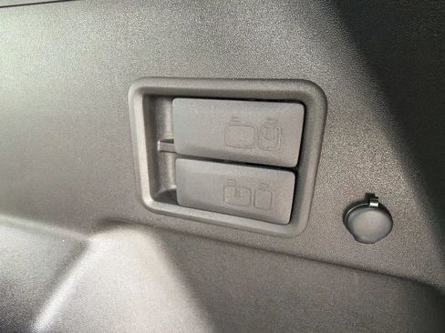 Used 2019 Chevrolet Equinox LT FWD image 39