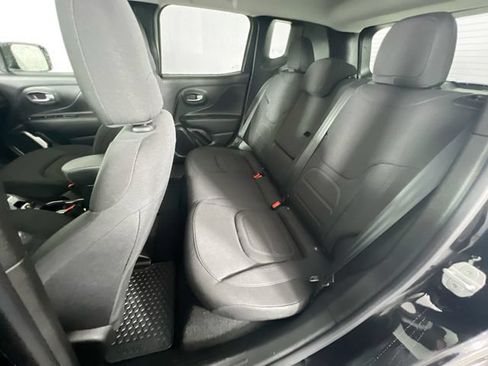 Used 2022 Jeep Renegade Latitude w/ Convenience Group AWD/4WD image 26