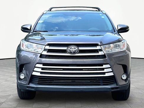 Used 2019 Toyota Highlander XLE FWD image 4