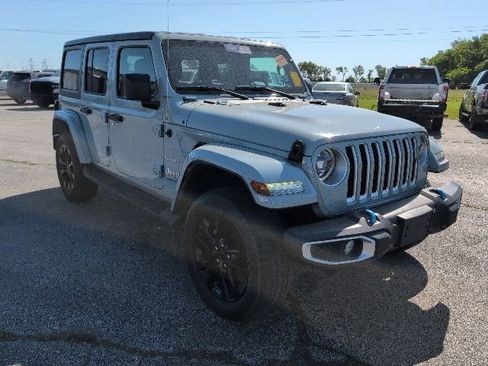 Used 2023 Jeep Wrangler Unlimited Sahara w/ Cold Weather Group AWD/4WD image 4