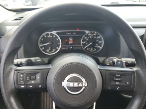 Used 2024 Nissan Pathfinder S image 25