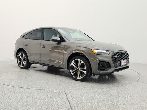 Used 2023 Audi Q5 2.0T Premium Plus w/ Premium Plus Package AWD/4WD image 3