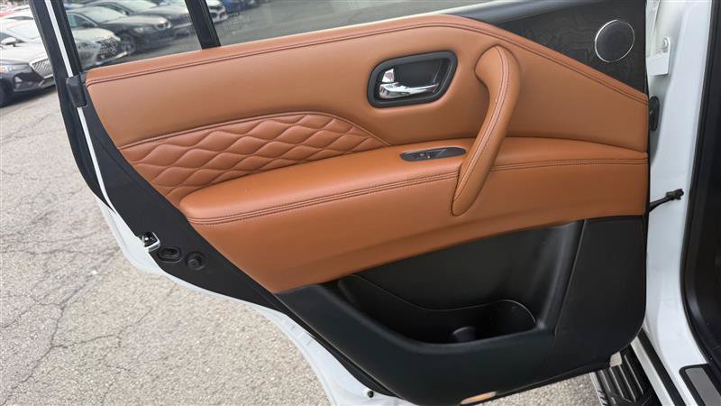 Used 2018 INFINITI QX80 4WD w/ Deluxe Technology Package image 18