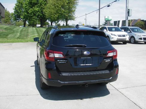 Used 2017 Subaru Outback 2.5i Touring w/ Popular Package #5A AWD/4WD image 8