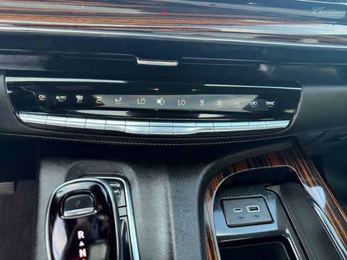 Used 2023 Cadillac Escalade Premium Luxury image 39