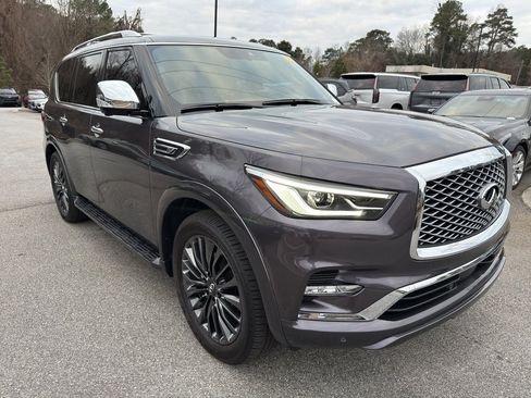Used 2023 INFINITI QX80 Sensory w/ All-Season Package image 3