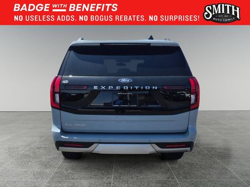 Used 2025 Ford Expedition Platinum w/ Platinum Ultimate Package AWD/4WD image 5
