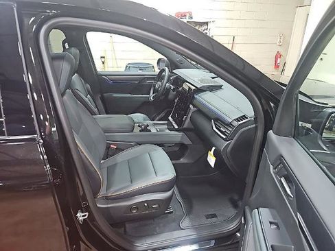 New 2026 GMC Acadia AT4 w/ Luxury Package AWD/4WD image 32