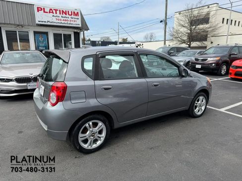 Used 2011 Chevrolet Aveo5 LT image 2
